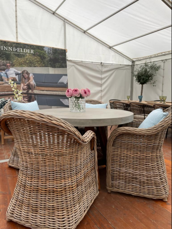 Bilbao Round Glass Reinforced concrete table & chairs